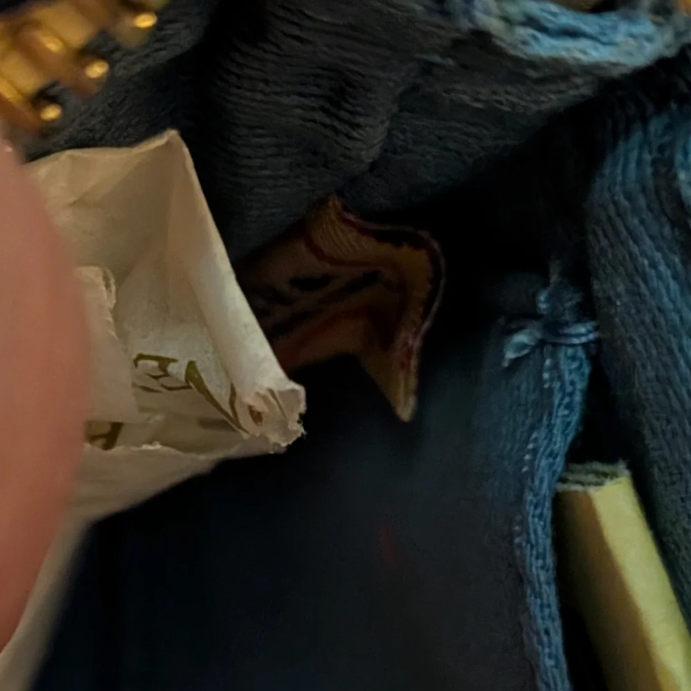 Disney Dooney & Bourke Epcot Flower and Garden 2016 Festival Wristlet.  - Picture 8 of 10